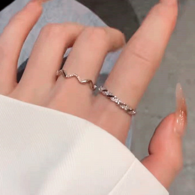 Bộ Nhẫn Hai Mảnh Đính Đá Kim Cương Mỏng Nhẹ Thời Trang Sang Trọng Làm Quà Tặng Cho Nữ