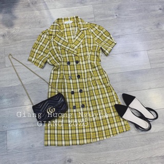 Váy kẻ cổ vest phối khuy