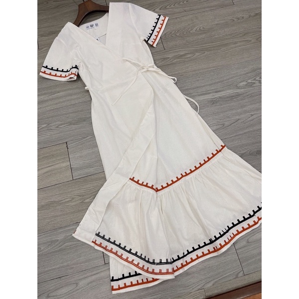 Đầm thêu xịn xò dáng dài- maxi linen đi biển