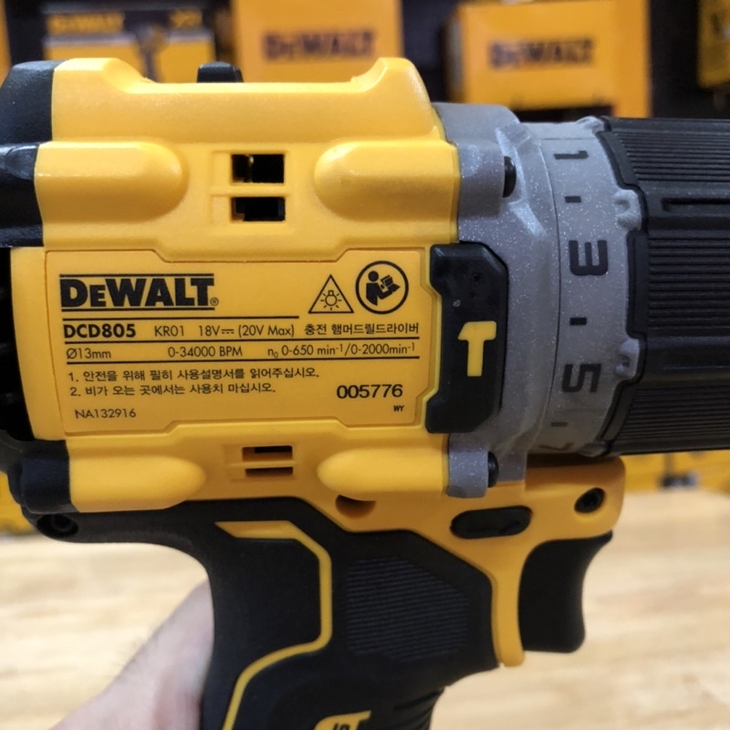 Máy khoan búa Dewalt dcd 805