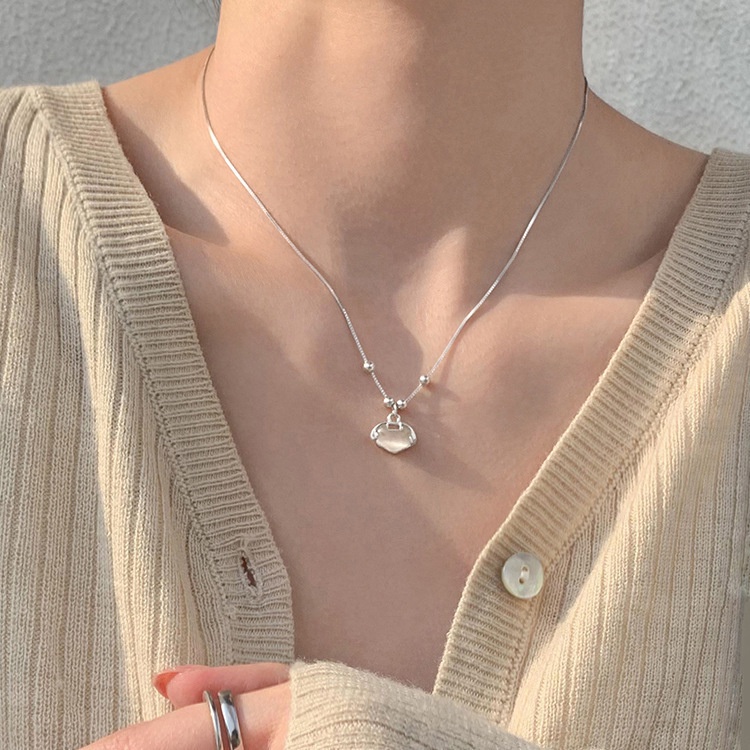 Vòng cổ Mặt Ổ Khóa Đính Đá Mắt Mèo Phong Cách Cổ Điển An Toàn Cho Bạn Gái