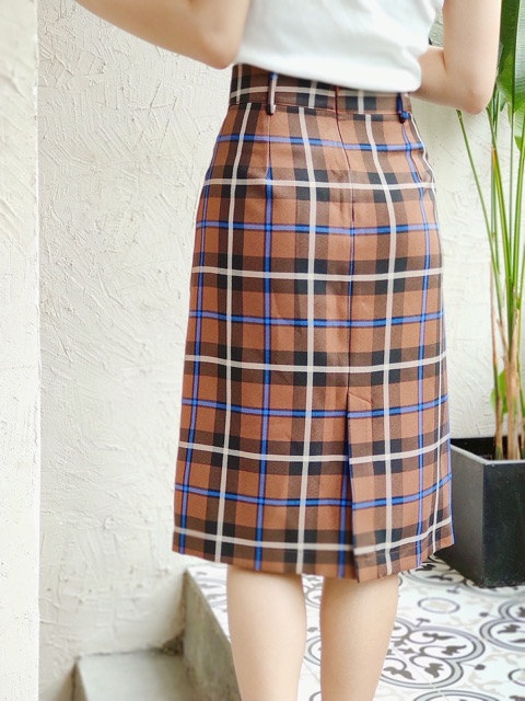 [Mã FASHIONMALLT4 giảm 15% đơn 150k] Váy bút chì caro nâu AfterBefore | BigBuy360 - bigbuy360.vn