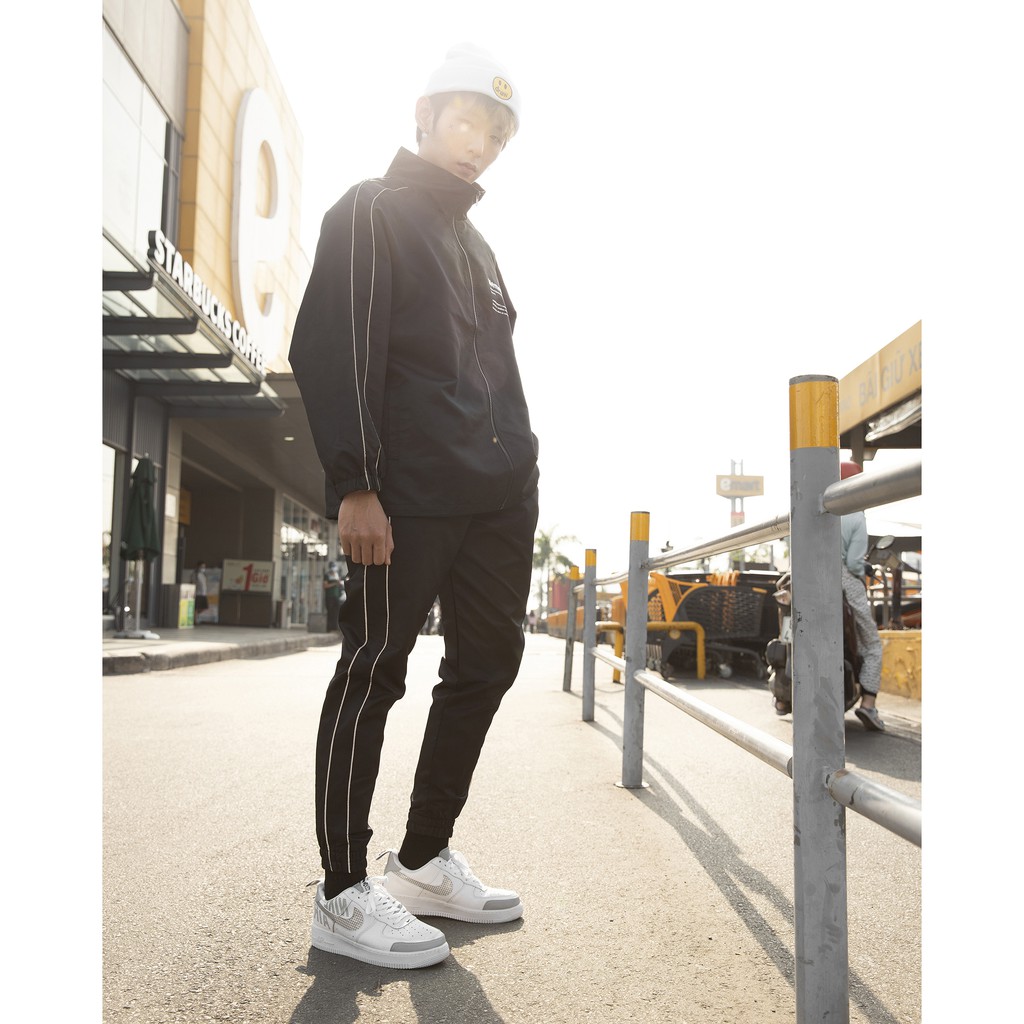 Quần Dù Memories Có Viền Phản Quang Lưng Thun Chất Liệu Polyester Form Unisex Màu Đen