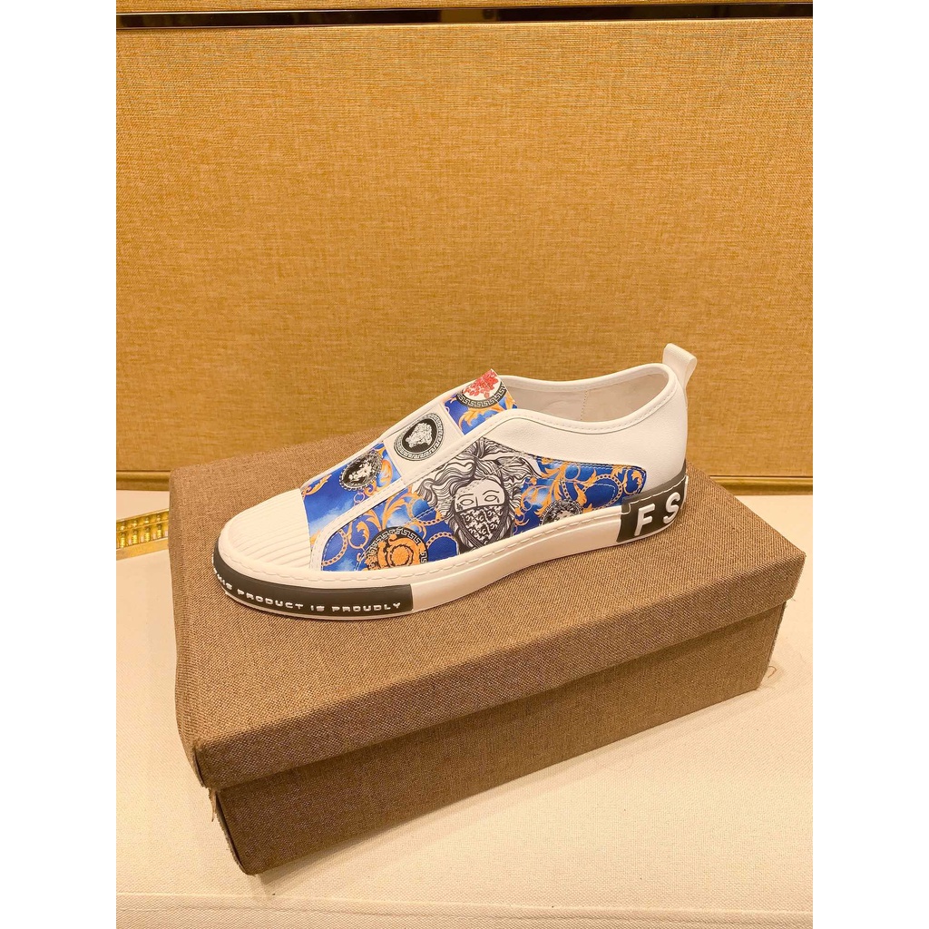 Giày sneakers nam da thật cao cấp Versace thiết kế trẻ trung với họa tiết độc đáo tạo nên thương hiệu riêng