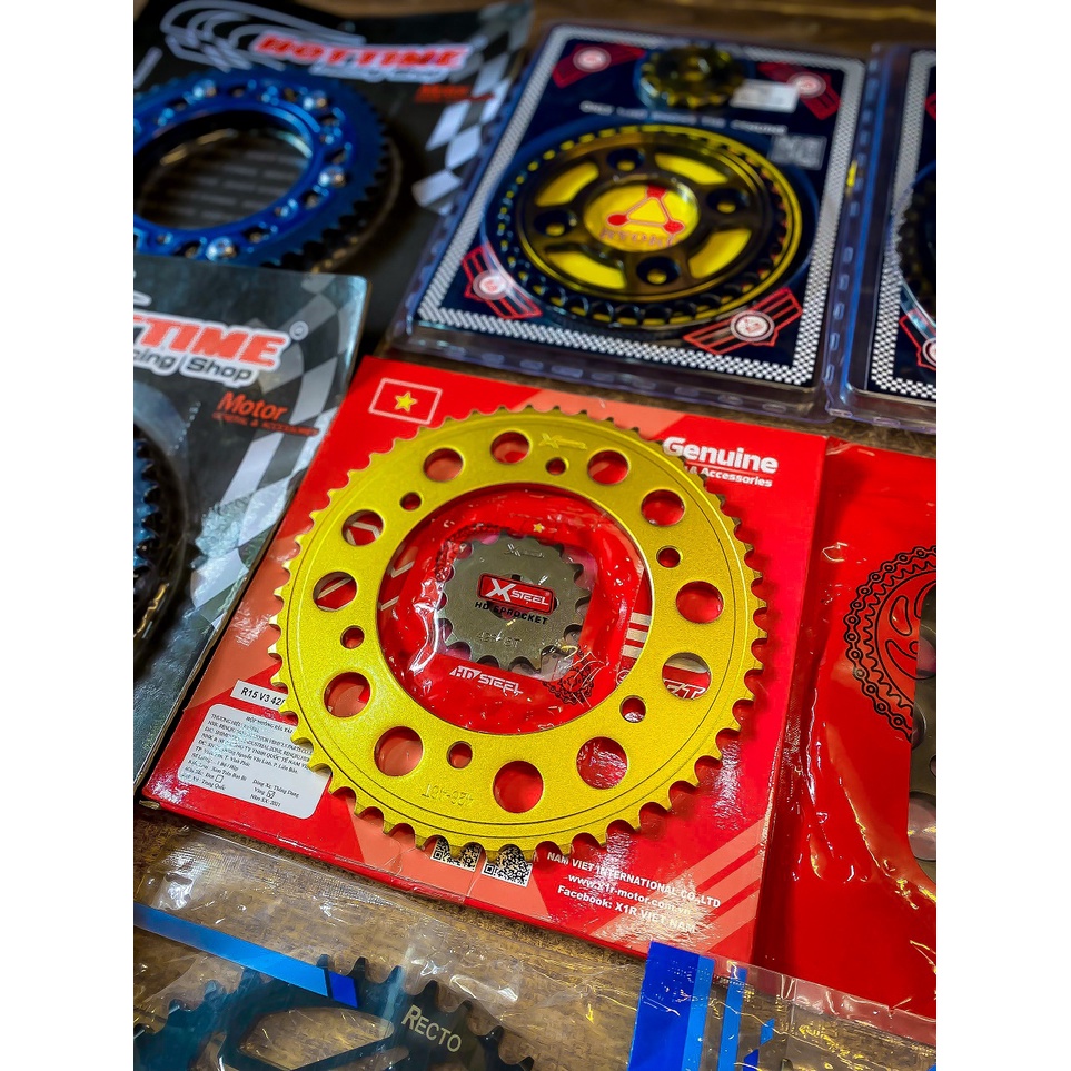 Nhông xích Yamaha R15v3 / XSR155 / MT15 đến từ các thương hiệu Recto - X1r . Kèm xích phớt cao su của RK - X1R,