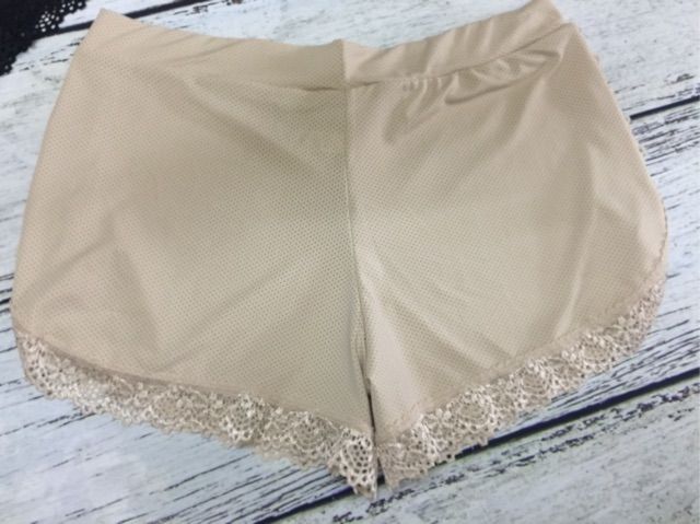 Quần đùi mặc váy thông hơi ren 2048 | BigBuy360 - bigbuy360.vn