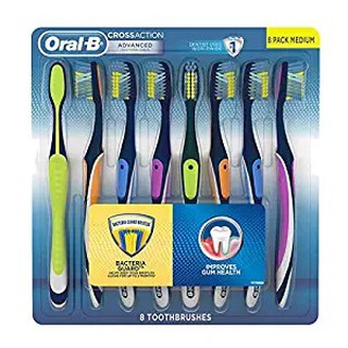 Bàn chải đánh răng Oral-B Cross Action n Advanced kháng khuẩn lông mềm