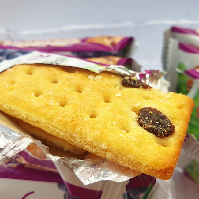 Gói bánh quy Layer kẹp mứt hoa quả 240gr