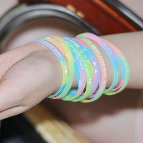 Vòng đeo tay silicone dạ quang có chữ tiếng Anh