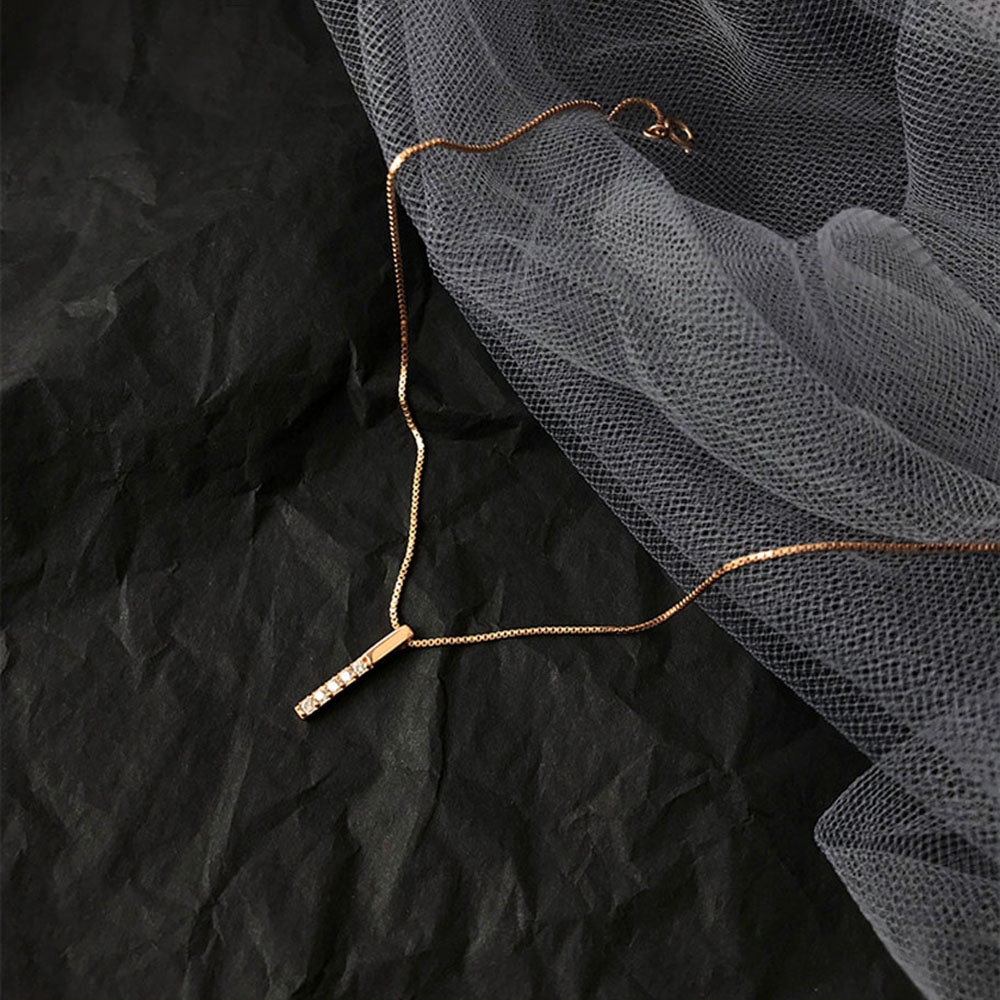 Vòng cổ mặt dây dạng thanh dài thiết kế đơn giản