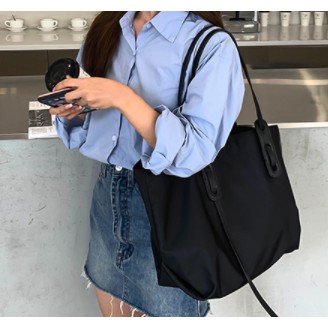 Túi xách vải dù polyster dày dặn, không thấm nước trên bề mặt vải, đựng được giấy a4, laptop macbook 13 inch, 15 inch