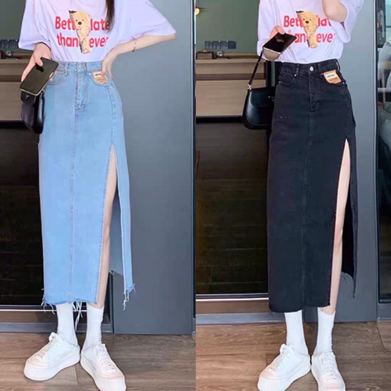 Chân váy bò jeans dáng dài cho nữ xẻ tà 1 bên lưng cao + áo phông gấu ngắn tay