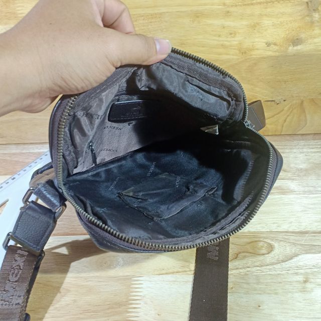 Túi đeo chéo nam da thật secondhand  190621