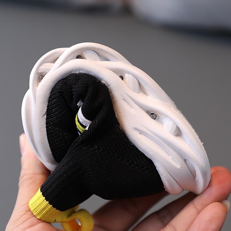 Giày Thể Thao Đế Mềm Siêu Nhẹ Thoáng Khí Có Đèn Led Thời Trang Unisex Cho Trẻ Em