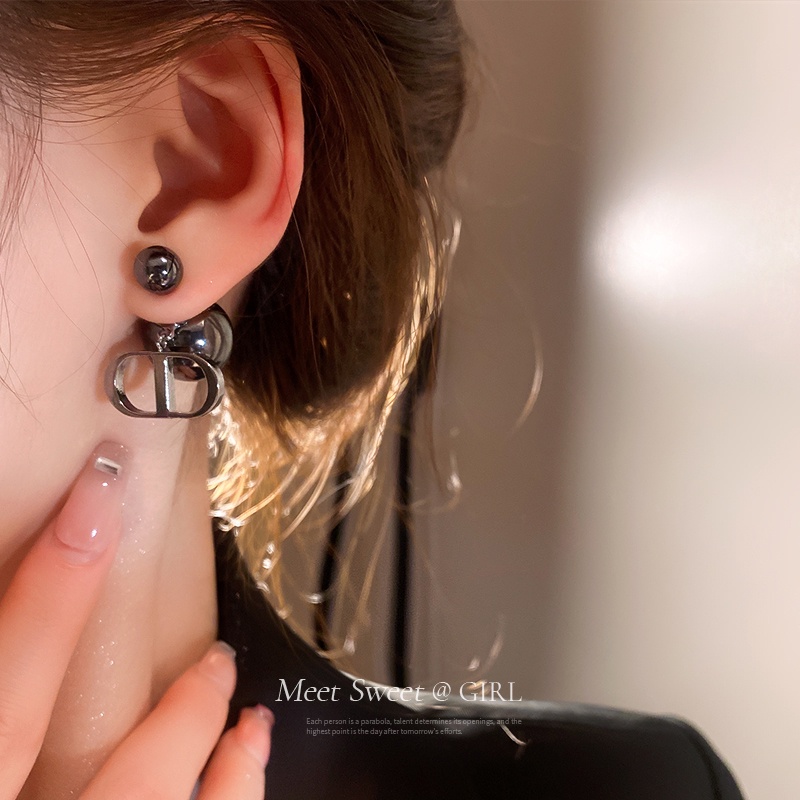 Khuyên Tai Chữ D Đính Ngọc Trai Đen Phong Cách vintage Thanh Lịch