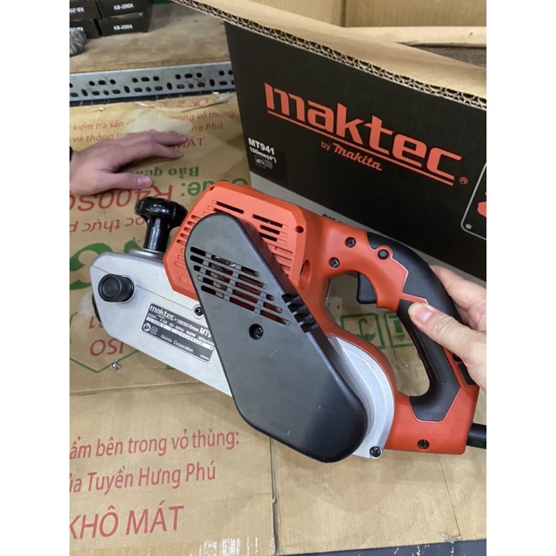 Máy chà nhám xe tăng băng chuyền Maktec BH 6 tháng chính hãng công ty