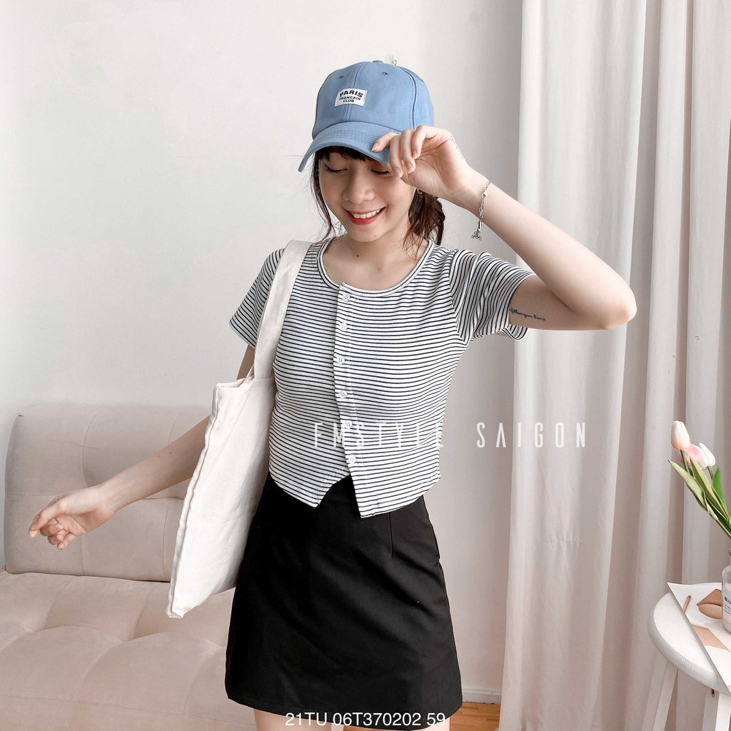 Áo thun tay ngắn crop gài nút chéo ulzzang thời trang nữ Fmstyle Saigon 21TU06T370202 | BigBuy360 - bigbuy360.vn