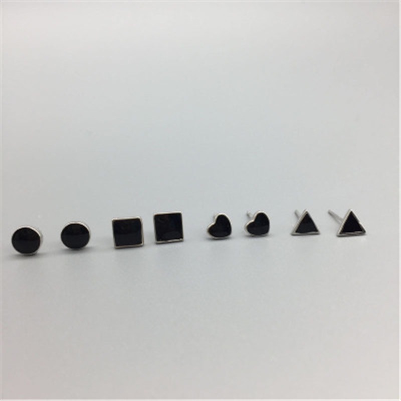 Cô gái Hàn Quốc phong cách đơn giản bông tai hình vuông hình trái tim hình học