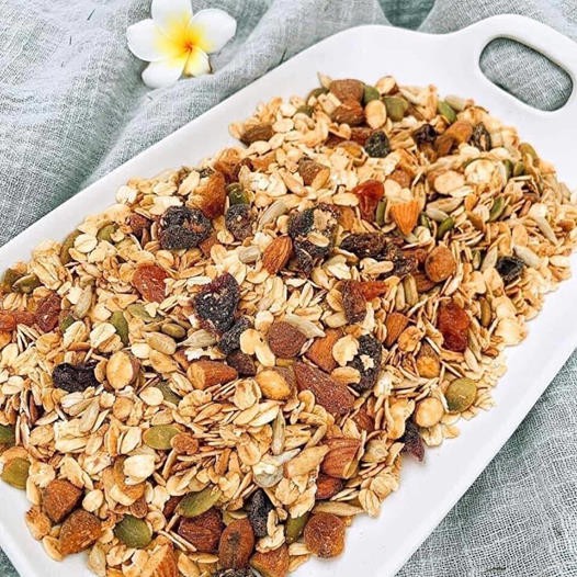 Chỉ 8k/Ngày Ngũ Cốc Granola Nhiều Topping có 8 Loại Hạt (không đường)