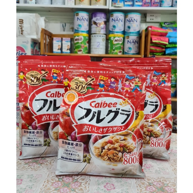 Ngũ cốc Calbee gói 800g, Ngũ cốc Calbee Nhật Bản vị Dâu Táo - dành cho cả trẻ em và người lớn