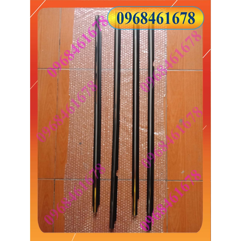 NẸP CHÂN KÍNH NGOÀI ALTIS 02-07, COROLLA J / Nẹp chân kính