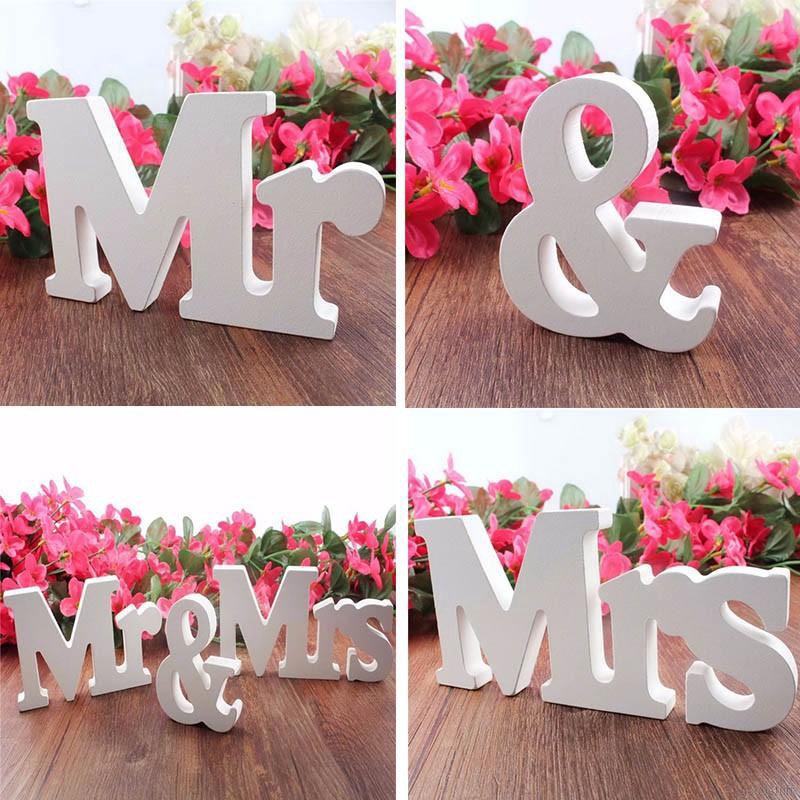 3 chữ Mr &amp; Mrs dùng trang trí bằng gỗ