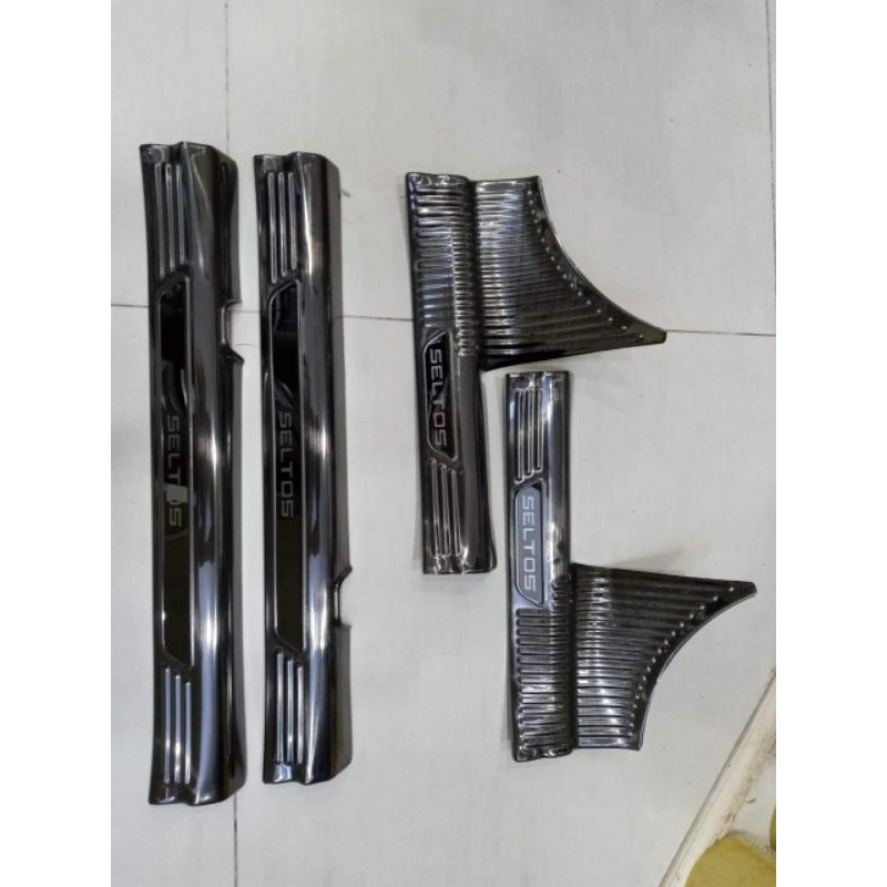 Ốp bậc cửa, nẹp bước chân trong, ngoài xe Kia Seltos 2020- 2021- 2022, hàng titan loại 1 có cánh