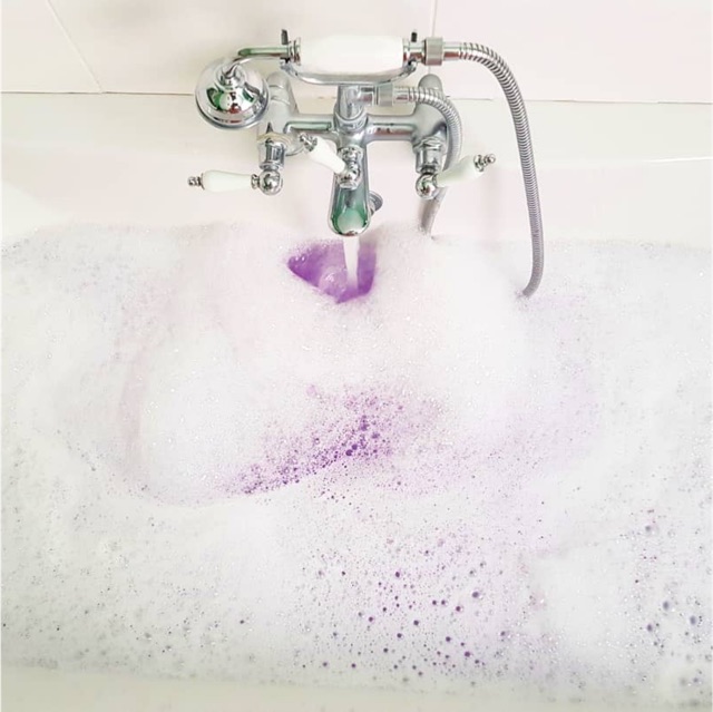 Bánh tạo bọt bồn tắm LUSH - A French Kiss bubble bar | BigBuy360 - bigbuy360.vn