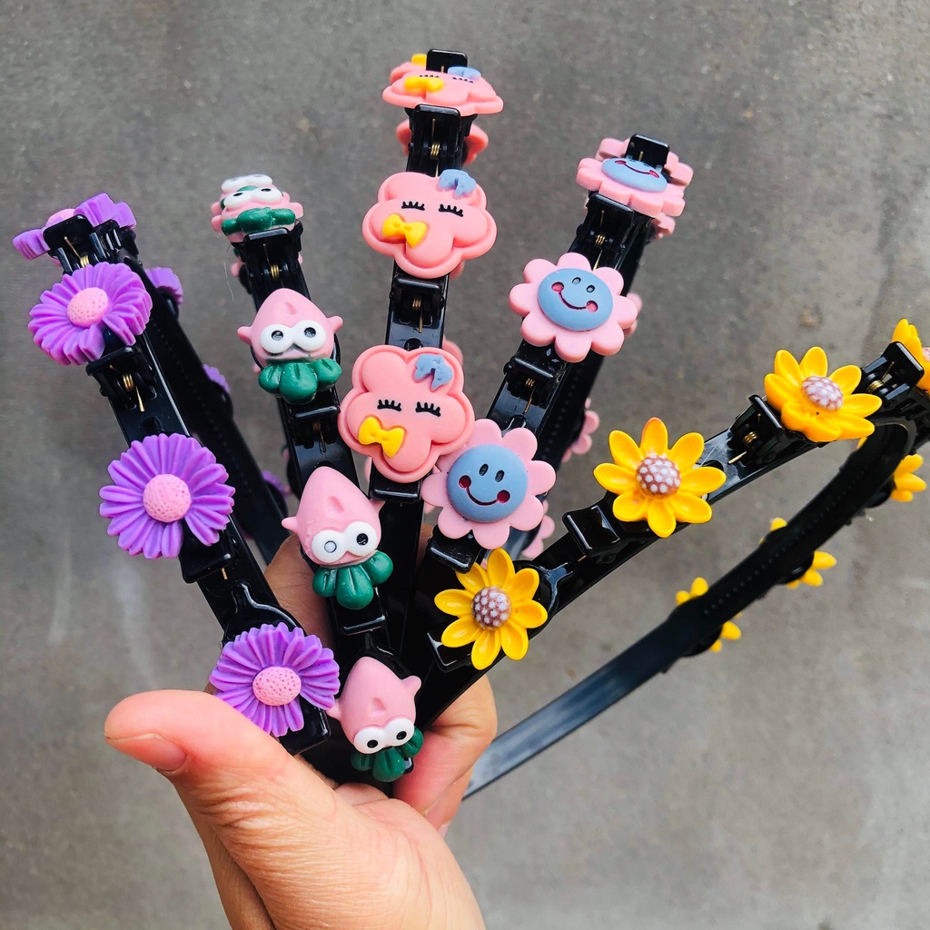 Bờm tóc tạo phồng đính hoạ tiết hoa phong cách Hàn Quốc dành cho bé gái.