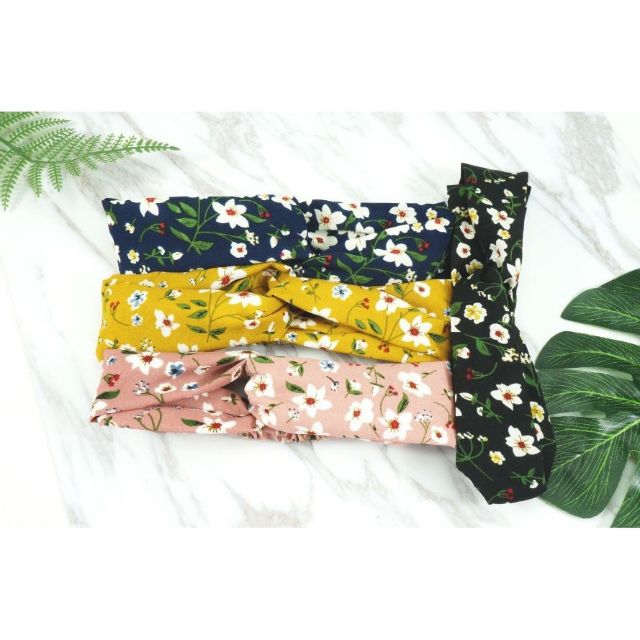 Turban hoa xinh xắn cho bạn nữ