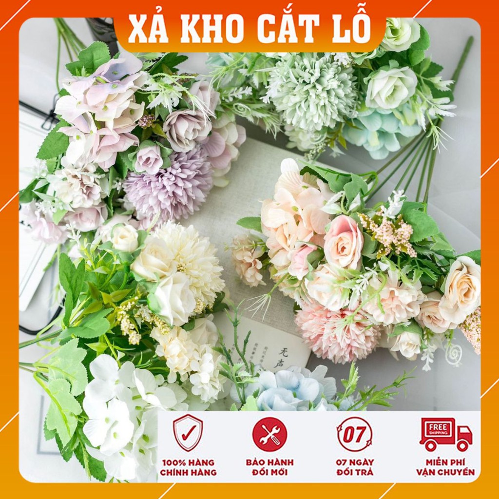 Một Bó Hoa Giả Trang Trí