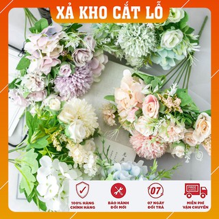 Một Bó Hoa Giả Trang Trí