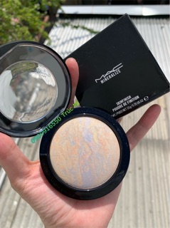 Phấn khoáng MAC Skinfinish.