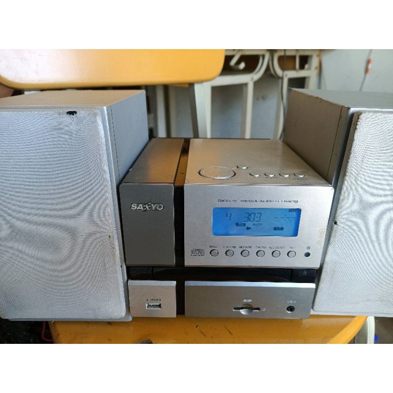 Dàn âm thanh nghe nhạc mini Sanyo UR100