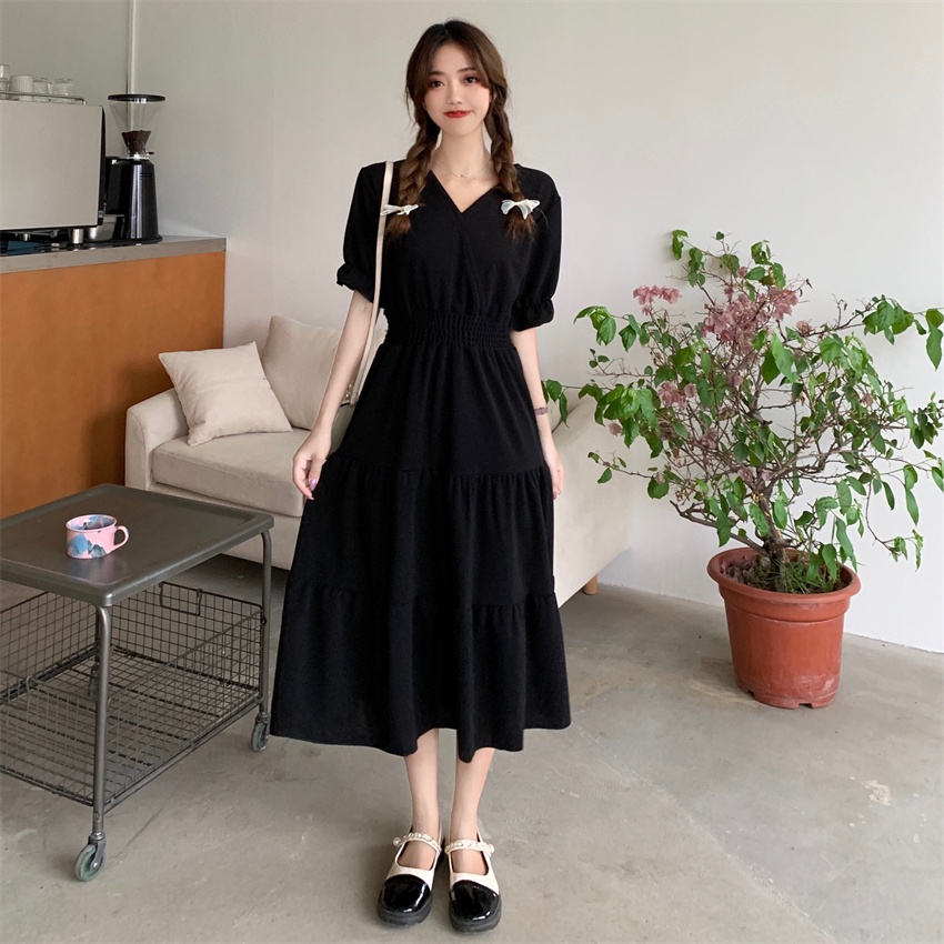 Đầm đen cổ chữ V váy ngắn tay chiết eo thắt lưng co dãn dài vừa phải phong cách Hàn Quốc 2023
