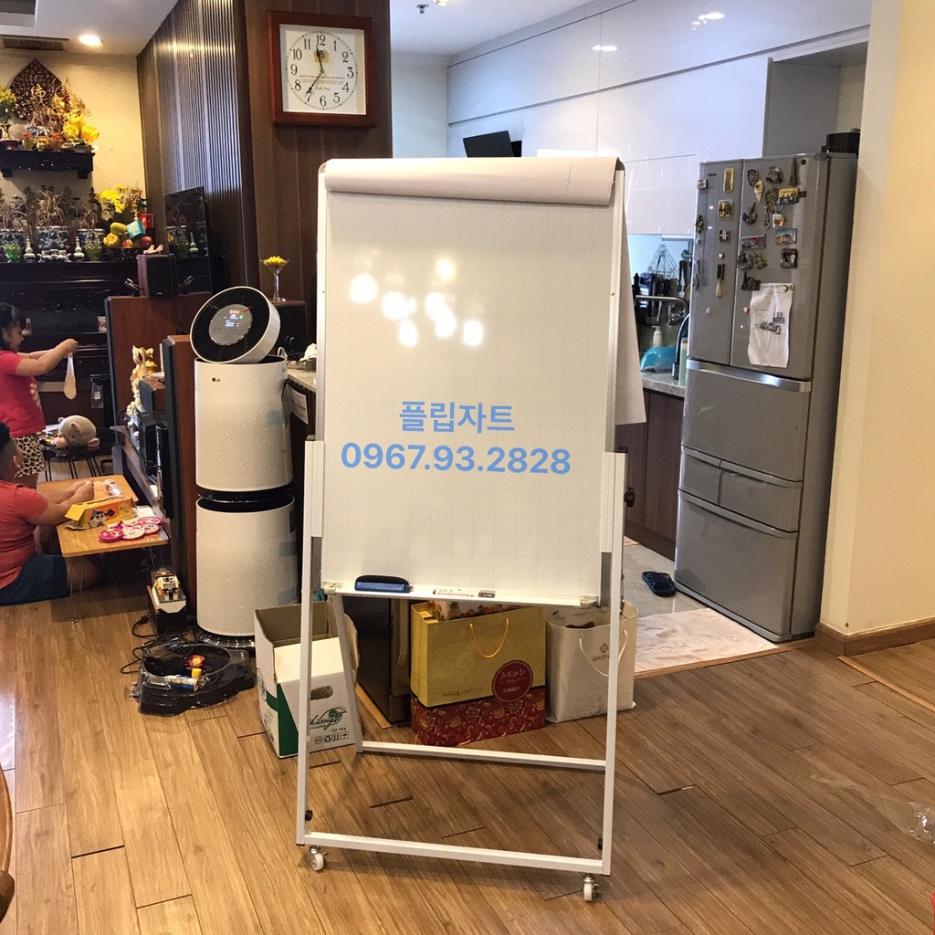 Bảng flipchart chân gấp,KT:70x1m [ tặng bút dạ,bông lau ,nam châm ,giấy ]