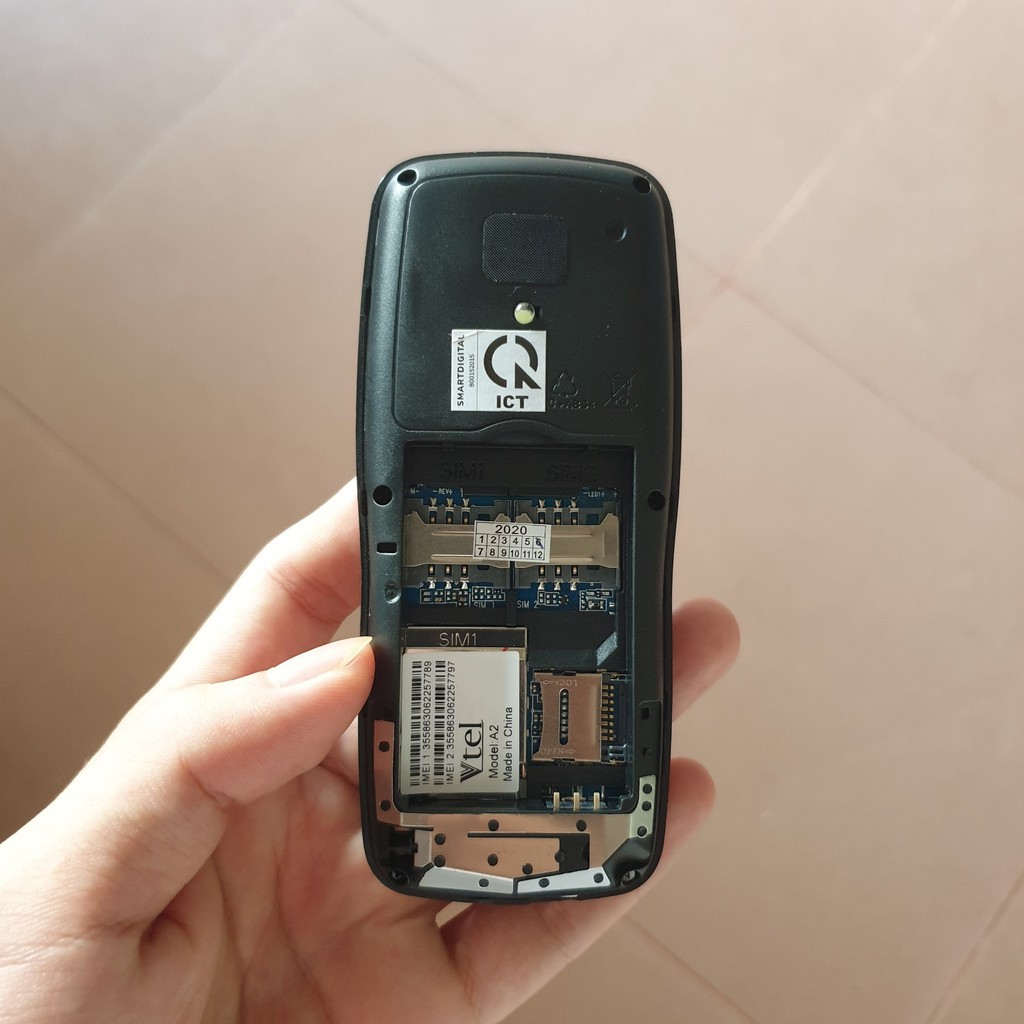 Điện Thoại Vtel A2 (2 Sim, 2 sóng) - Số To, Chữ To, Pin Bền, Thiết Kế Đẹp - Hàng Chính Hãng, Bảo Hành 12 Tháng