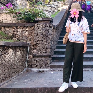Áo thêu tay và quần Dottie