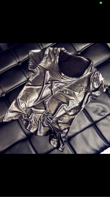 Áo thun nhũ cổ tròn