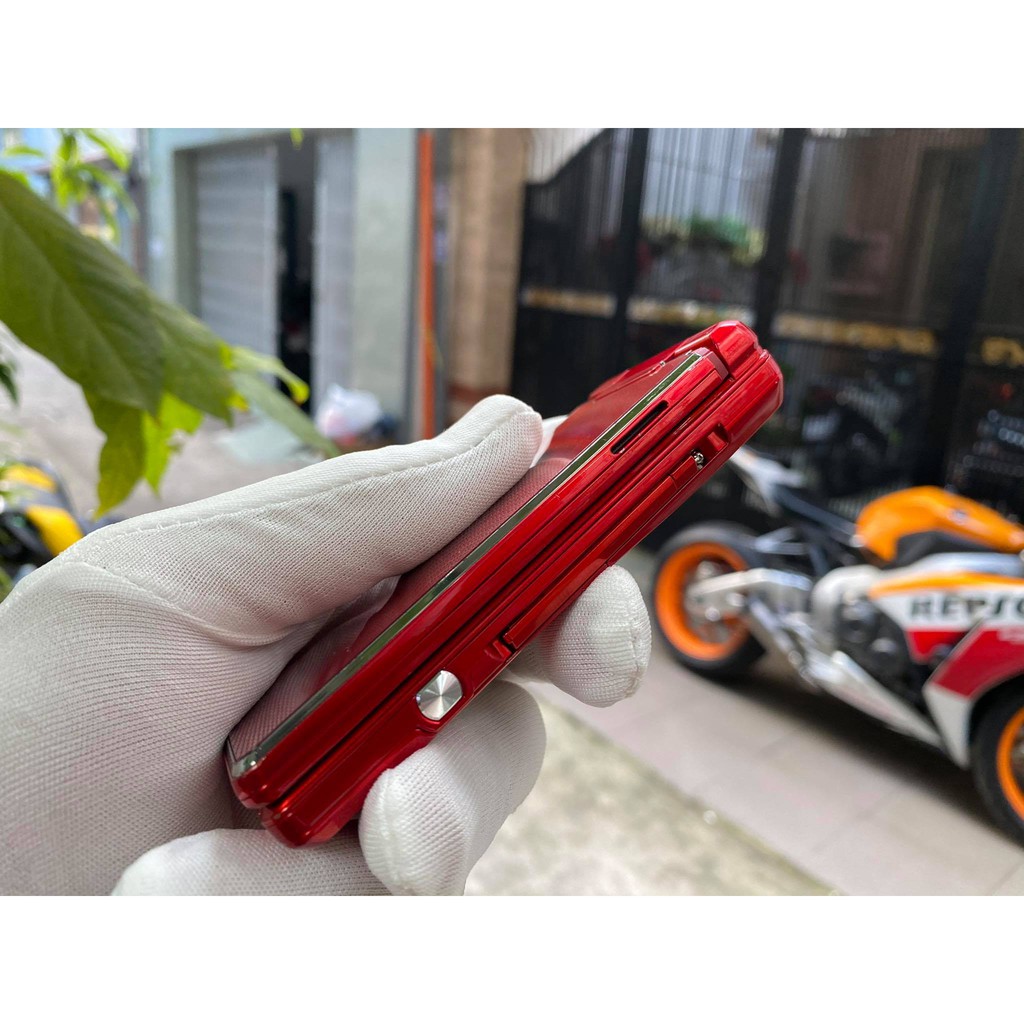 Điện thoại Sharp SH-06A màu đỏ