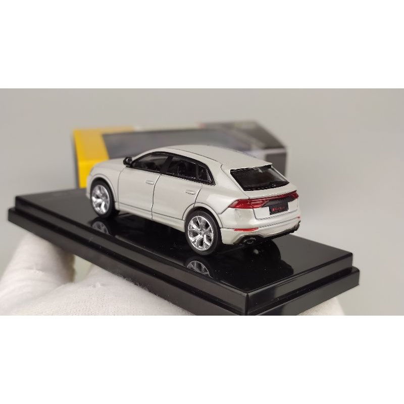 Audi Q8 RS 1/64 Para64