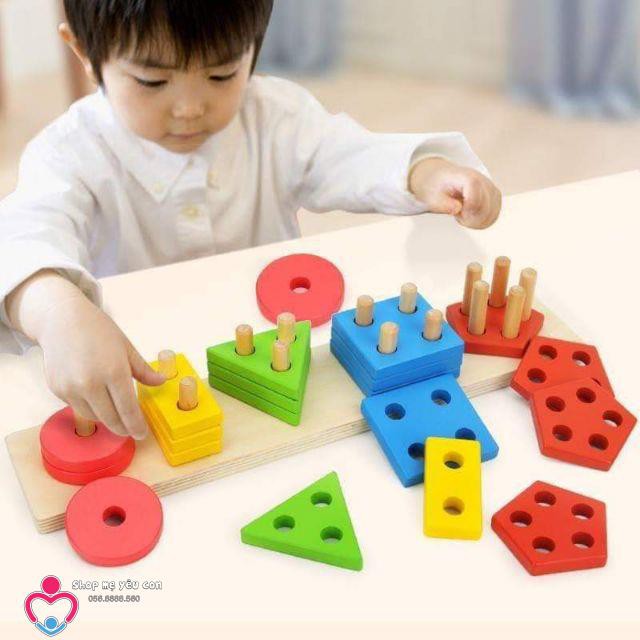 Giáo cụ Montessori thả hình khối