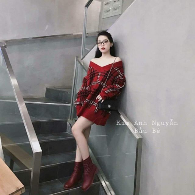 Áo len kẻ đỏ