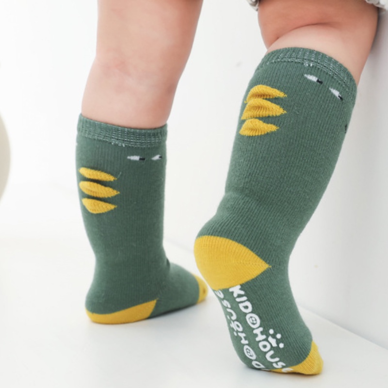 Bộ 3 đôi tất KOKOROCARE bằng cotton chải kĩ chống trượt hình cá sấu xanh lá size S/M/L cho bé 6 tháng -5 tuổi