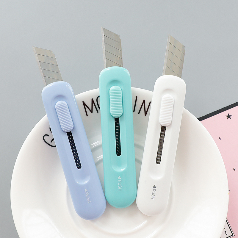 1 Dụng Cụ Cắt Giấy Di Động Hình Hoa Dễ Thương
