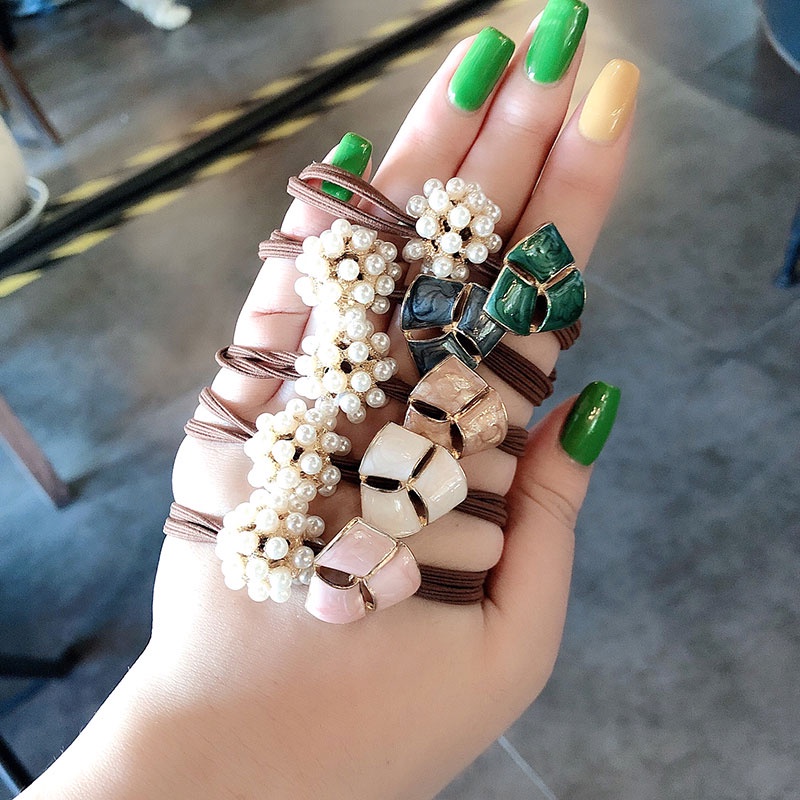 Dây Cột Tóc Hình Tam Giác Đính Ngọc Trai Dễ Thương