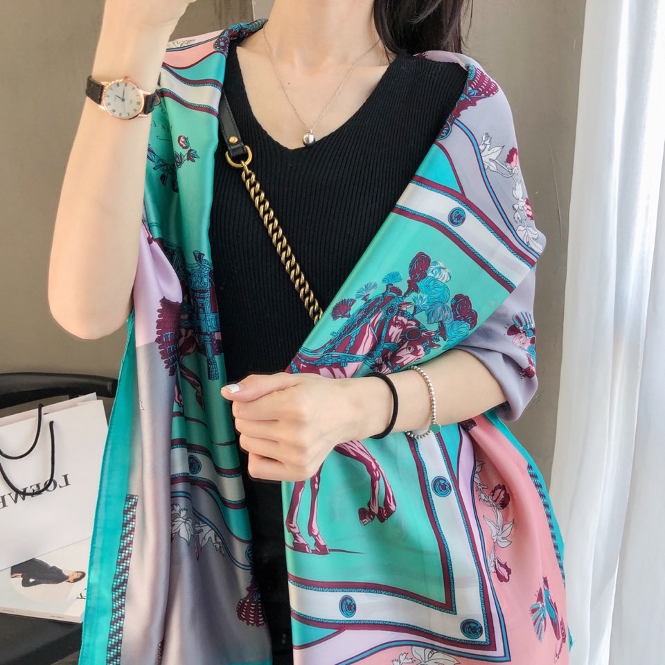 Khăn Choàng Lụa Dáng Dài In Họa Tiết Ngựa Sang Trọng Chống Nắng Thời Trang Đi Biển Cho Nữ