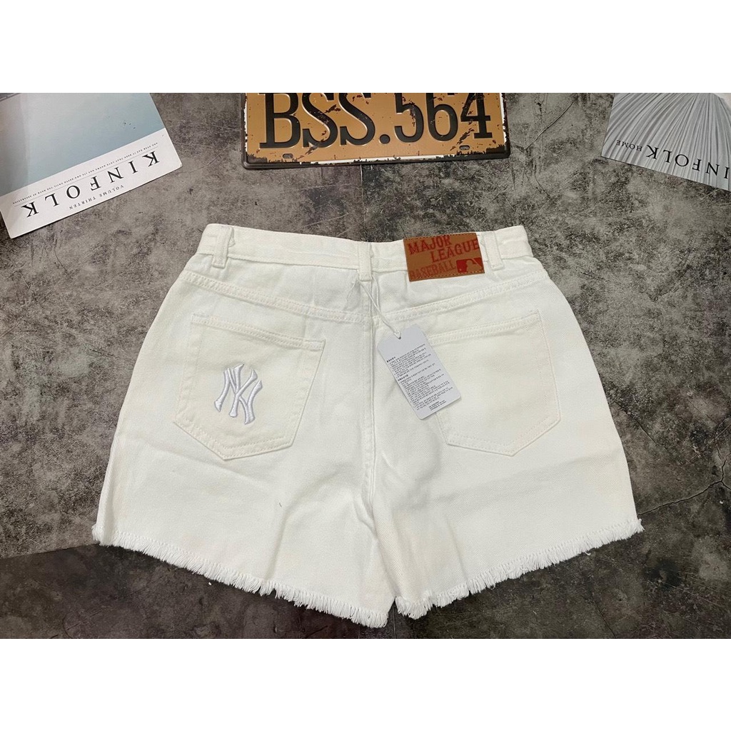 Quần short jean nữ thêu logo nổi màu đen/trắng/xanh