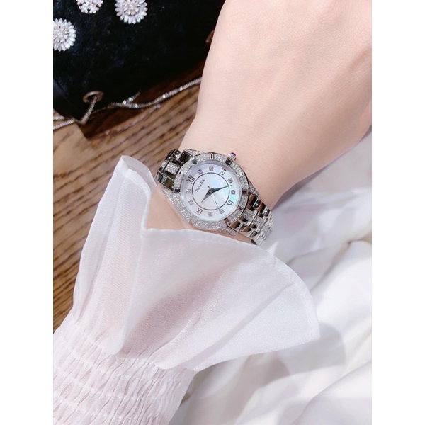 Đồng hồ nữ Bulova .