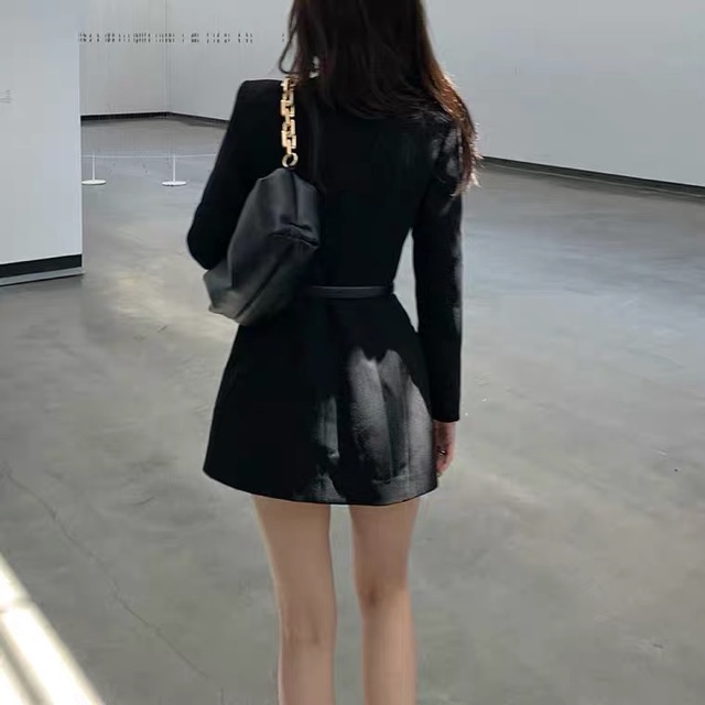 Váy cổ U kèm đai